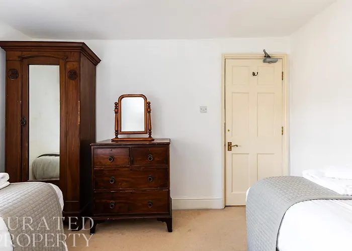 The Admirals House - Central Bath & Free Parking